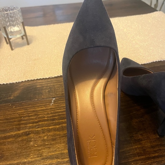 Navy Blue pumps size 8 - Picture 3 of 3